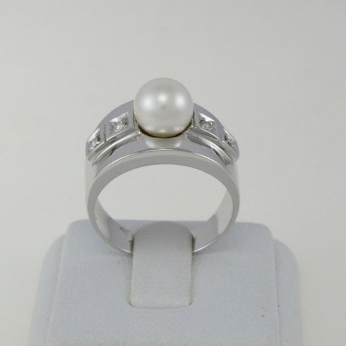 Anillo perla Akoya natural central y diamantes laterales. Oro blanco 750.