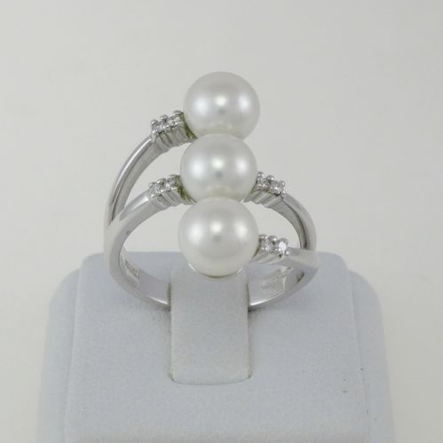 Ring NIMEI - Trilogy of cultivated natural pearls and diamonds, 750 Oro white gold