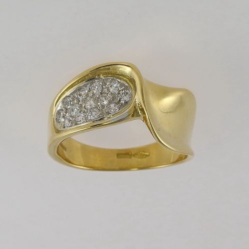 18 Kt yellow gold ring with natural Zircons pave