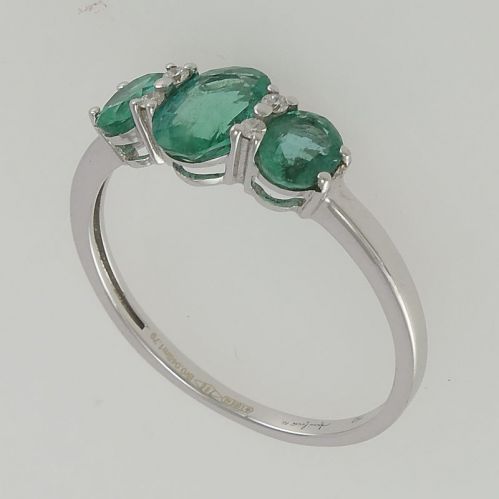 GIANNI CARITÀ, Trilogy-Ring, Smaragde ct 1,79 - Diamanten ct 0,04 G, Gold 750