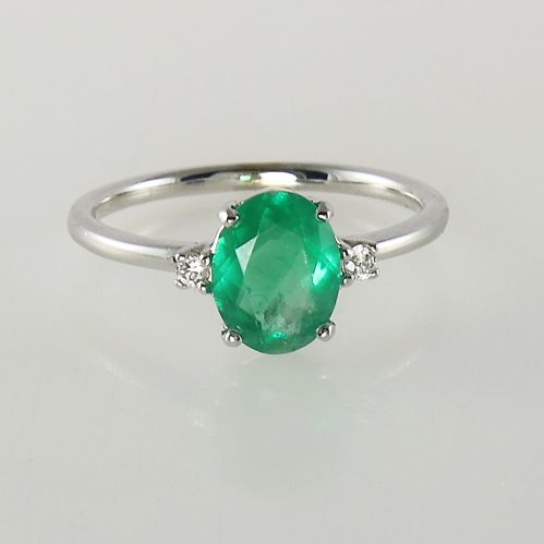 Ring with 1.16 ct emerald and 0.05 ct diamonds – 750 gold - made in Italy